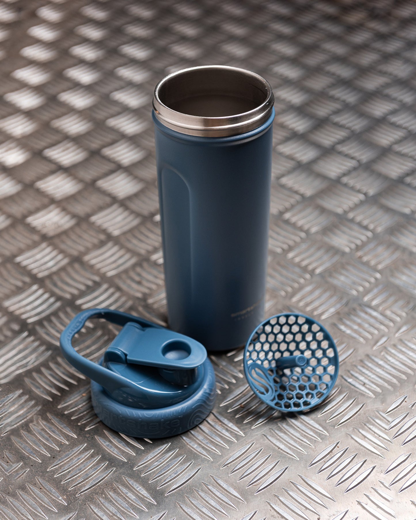 insulated-steel-shaker-faded-blue-b5 Smartshake_Insulated_Steel_Faded_Blue_Lifestyle.jpg