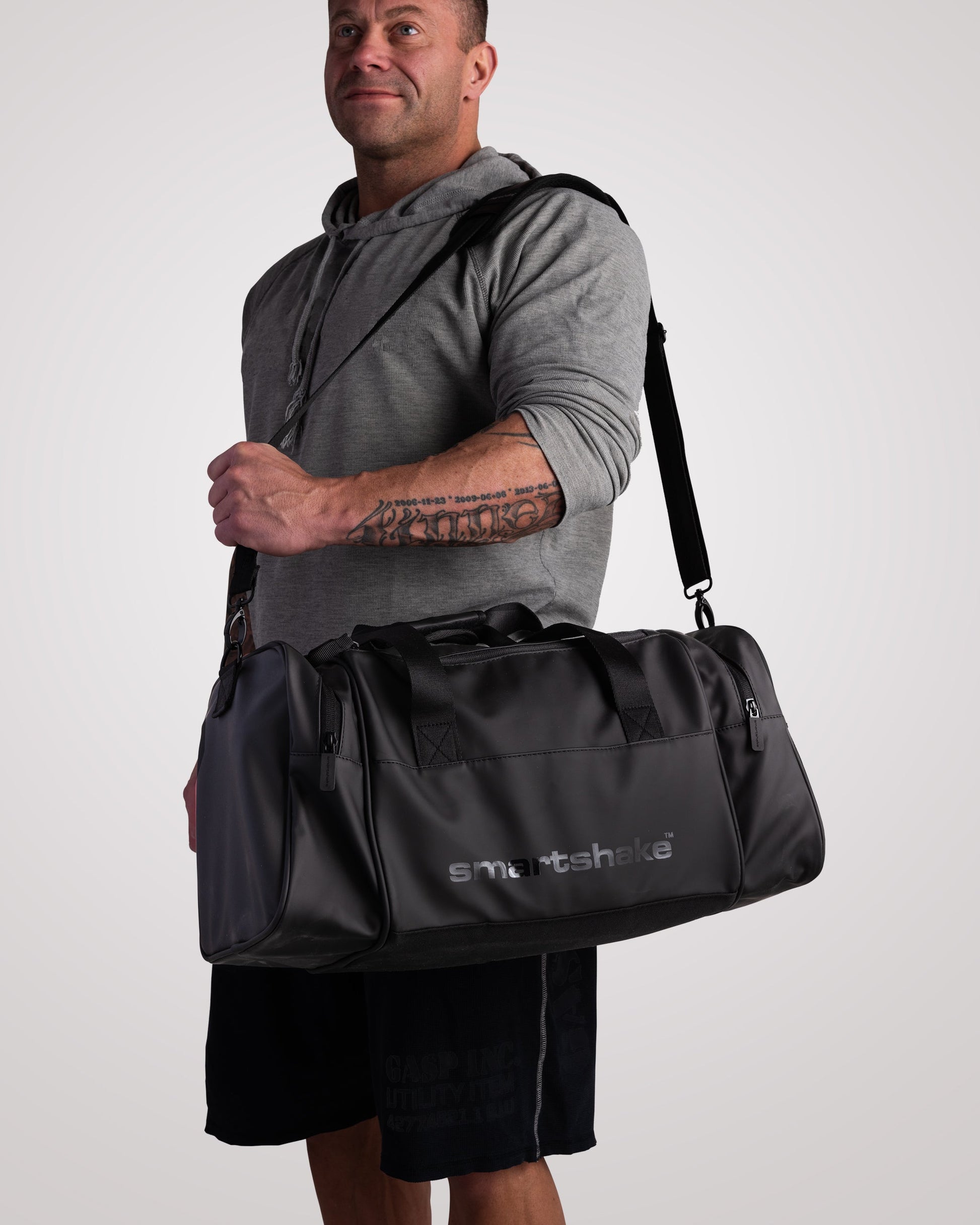 gym-bag-black-x8 Smartshake_GymBag_Black_lifestyle2.jpg