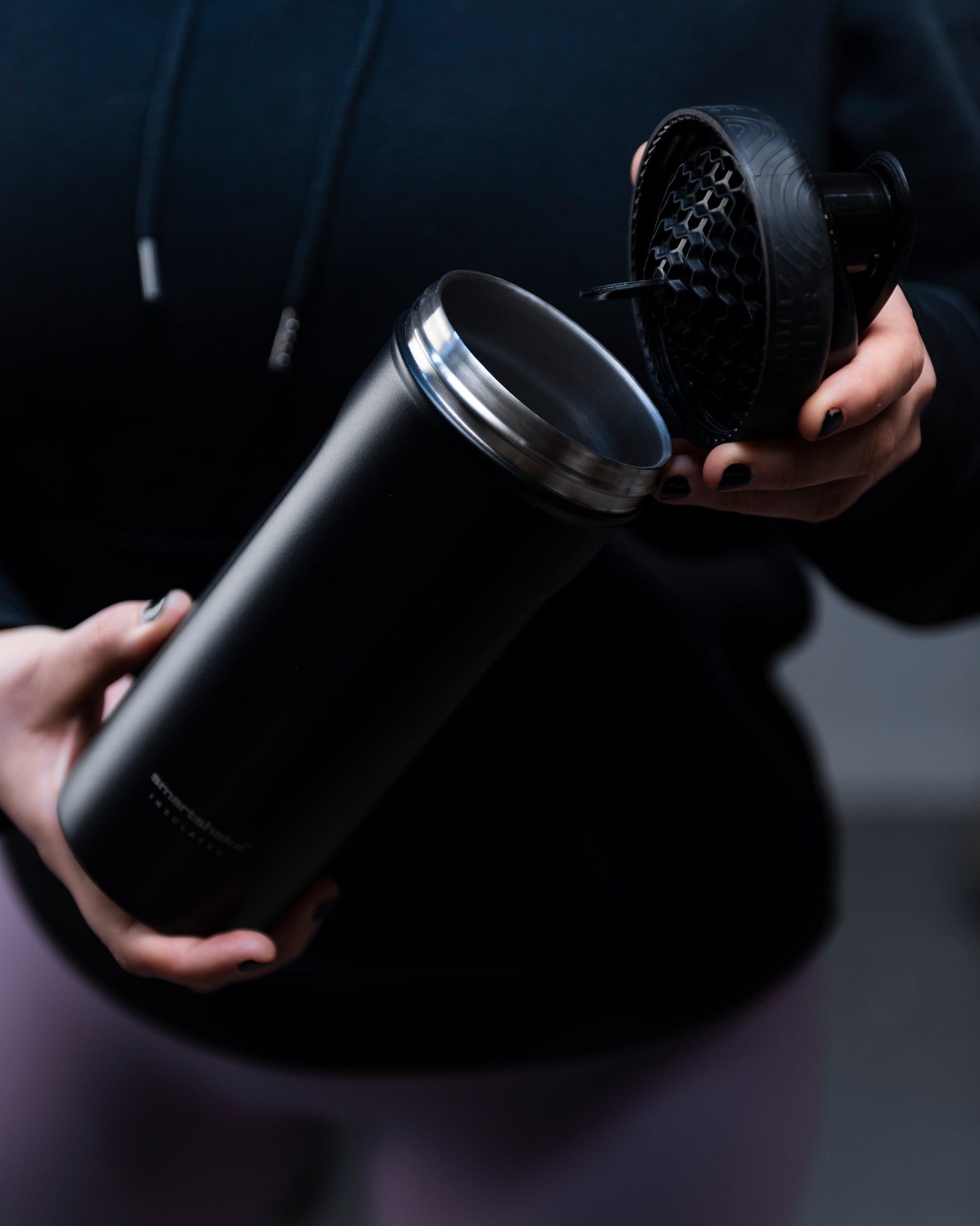 insulated-steel-shaker-black-n3 Smartshake_Insulated_Steel_lifestyle.jpg
