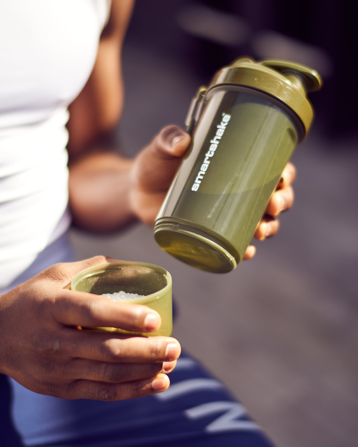 original2go-one-army-green-v7 Smartshake_O2Go_Army_green_lifestyle.jpg