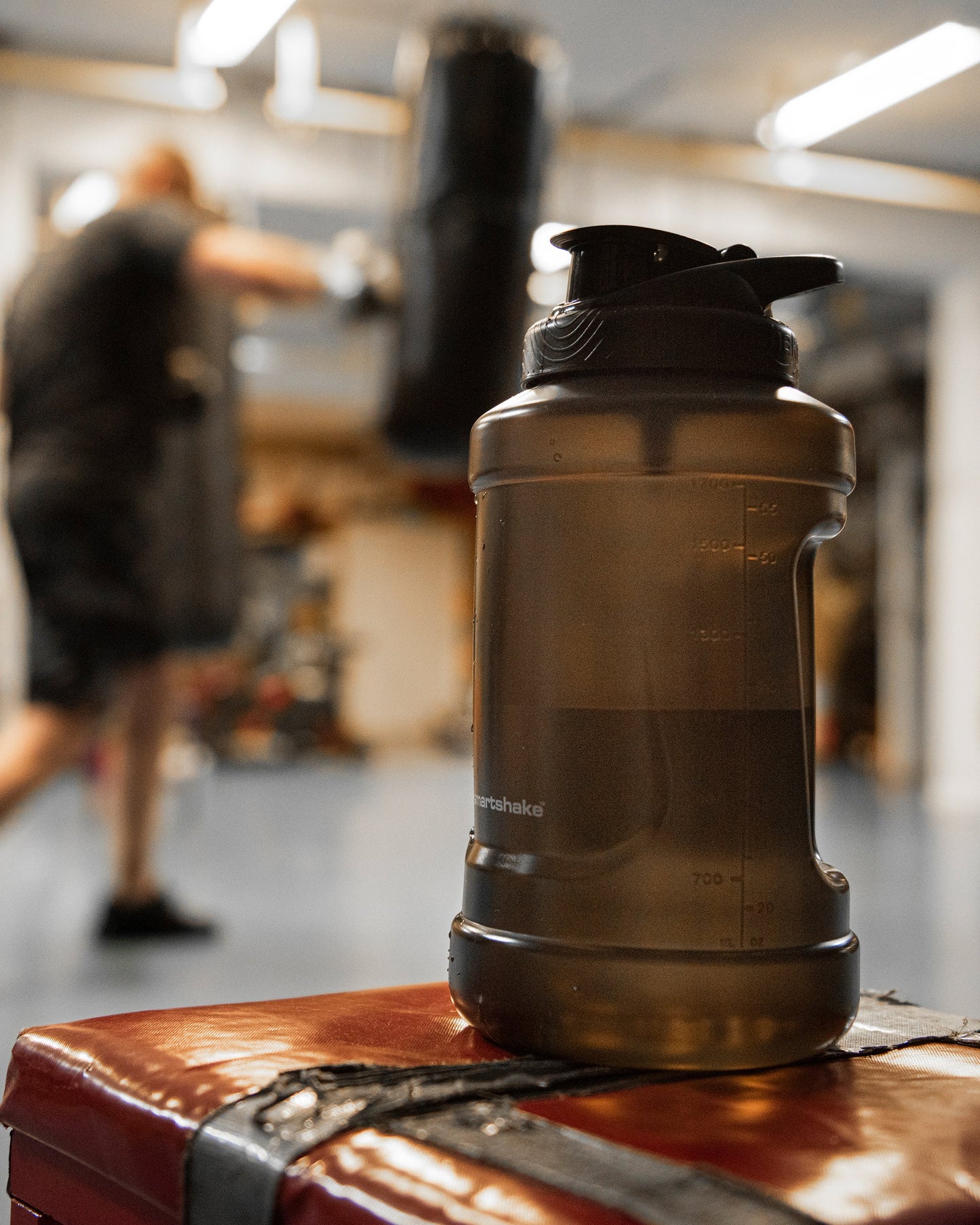 ultimate-jug-black-f8 Smartshake_Ultimate_Jug_black_lifestyle2w.jpg