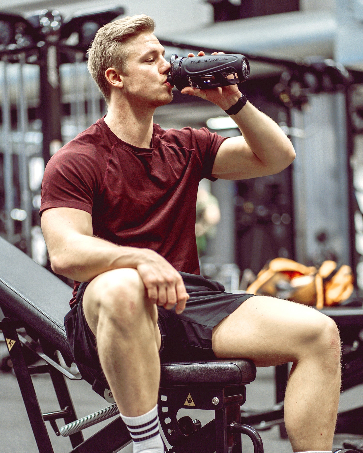 reforce-glass-black-e2 samrtshake_reforce_glass_lifestyle.jpg
