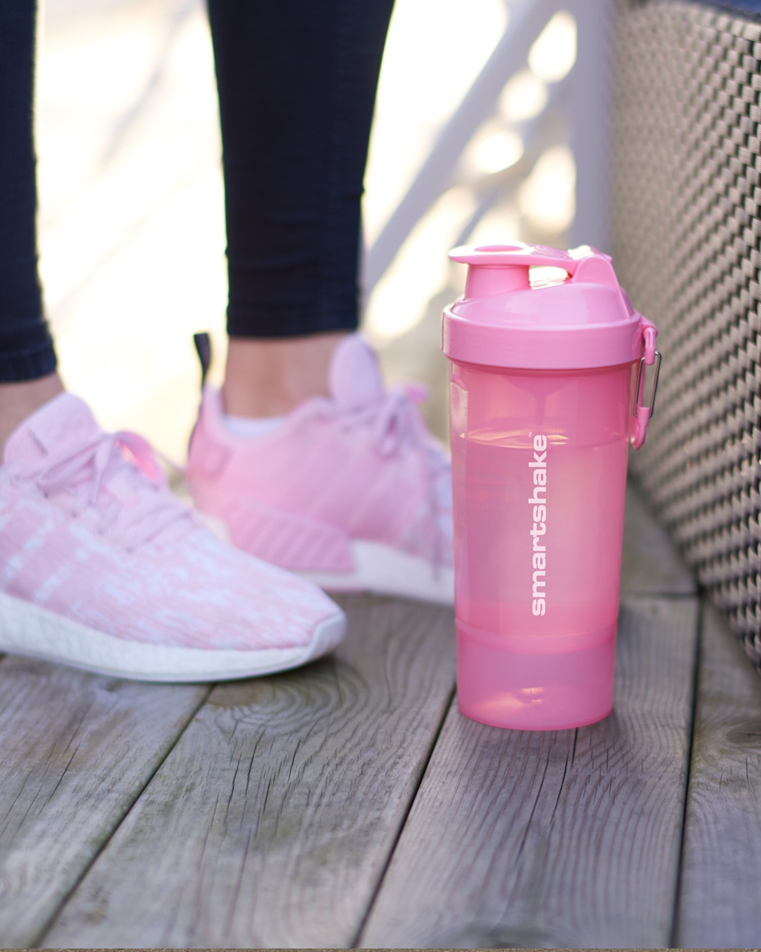 original2go-one-light-pink-m7 smartshake_02go_pink_lifestyle.jpg